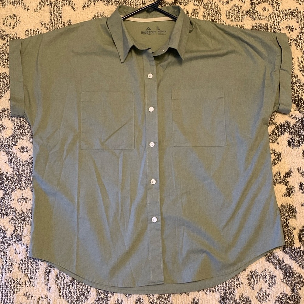 Ridgecut button up. Size large. Great quality.